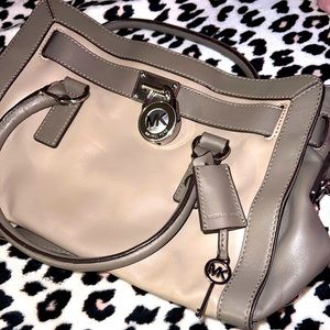 𝓐𝓾𝓽𝓱𝓮𝓷𝓽𝓲𝓬 𝓜𝓲𝓬𝓱𝓪𝓮𝓵 𝓚𝓸𝓻𝓼 𝓖𝓻𝓮𝔂 𝓚𝓮𝔂 & 𝓛𝓸𝓬𝓴 𝓟𝓾𝓻𝓼𝓮